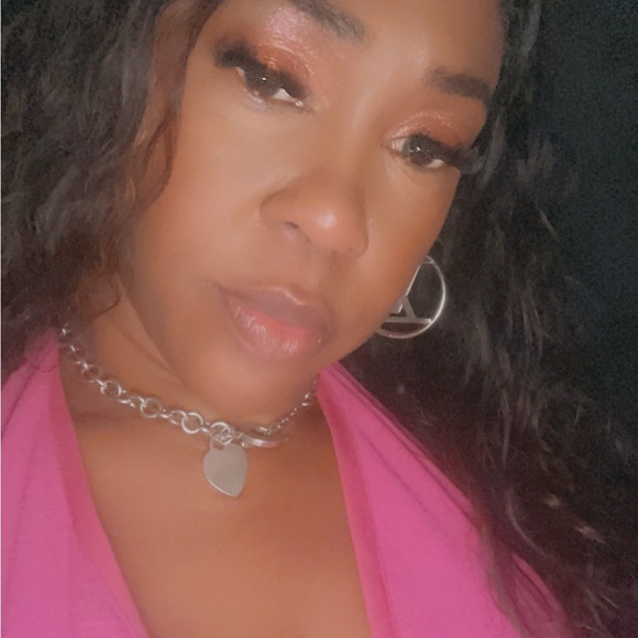 Meet your Posher, Jackie - Picture 2 of 5